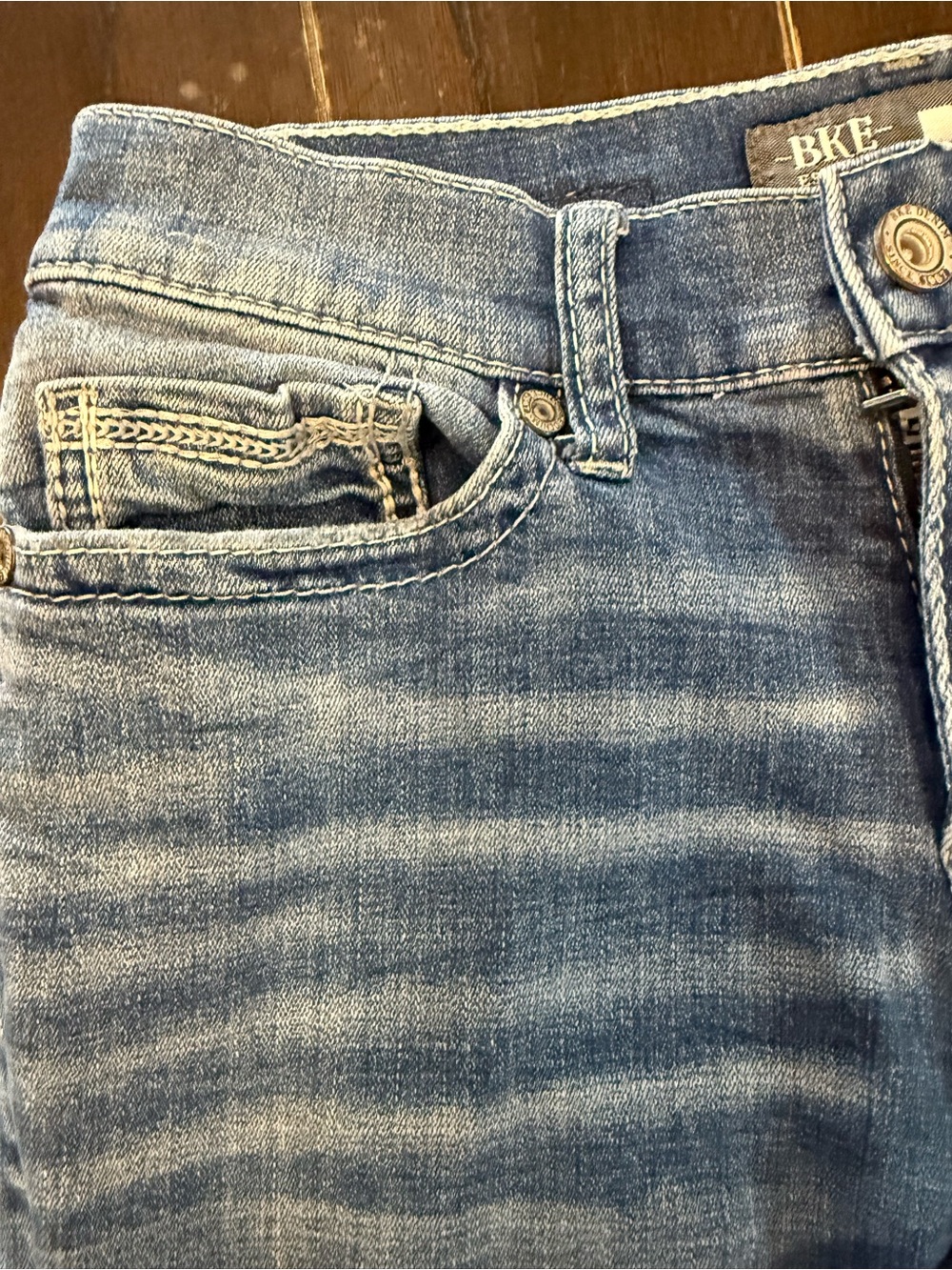 BKE Aiden Low Rise Bootleg Jeans Womens 28 Y2K Whiskered Western Stretch - Picture 4 of 16
